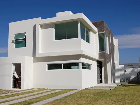 Fachada de residencia en Casa Fuerte