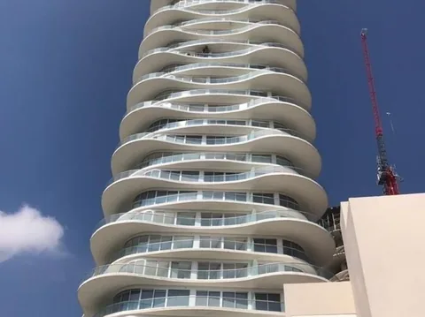Torre de departamentos en Parque San Javier